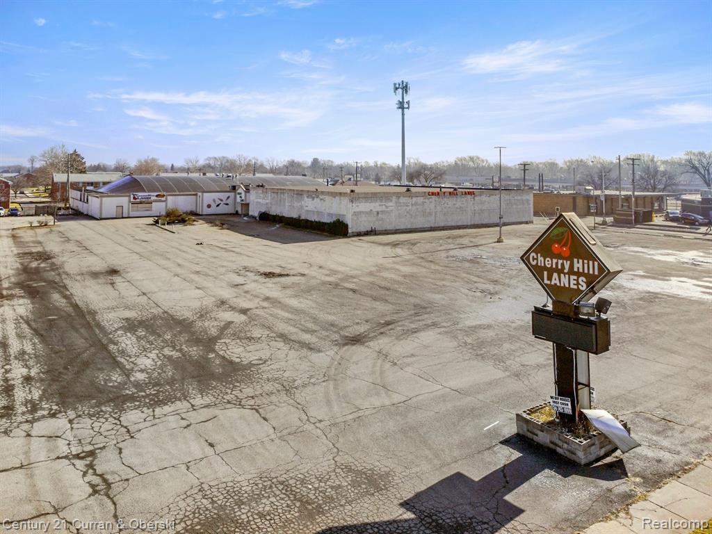 300 N Inkster Road Property Photo 14