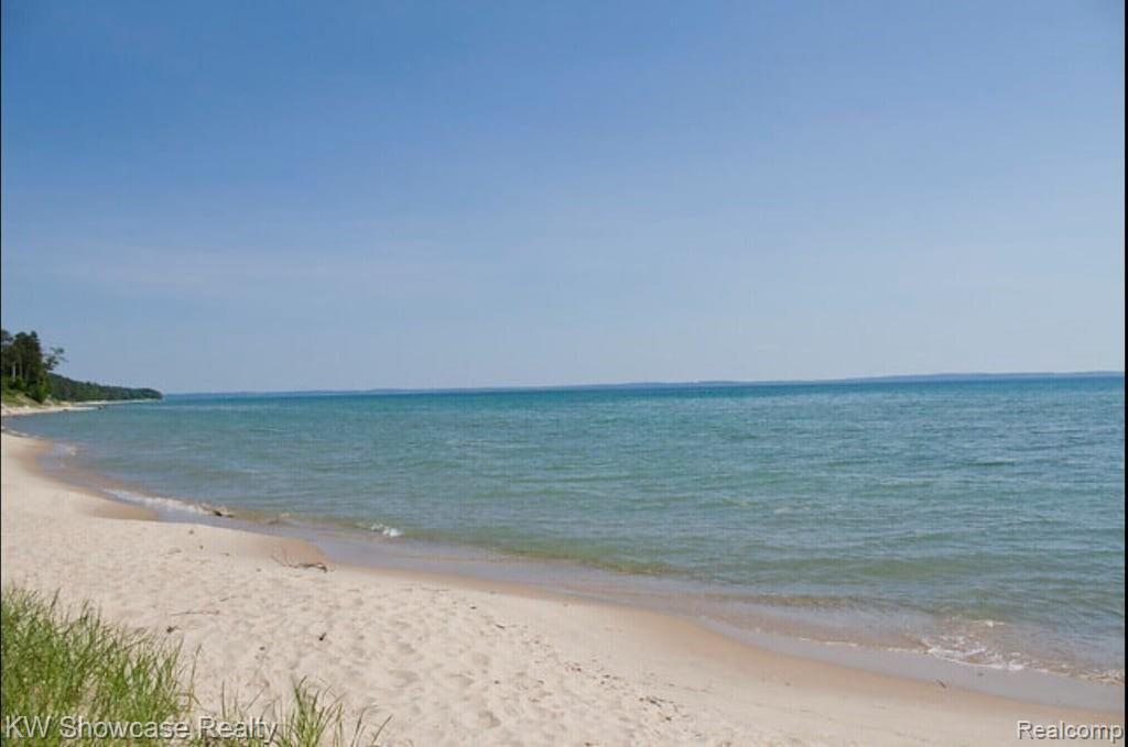 5146 Lower Shore Drive Property Photo 2