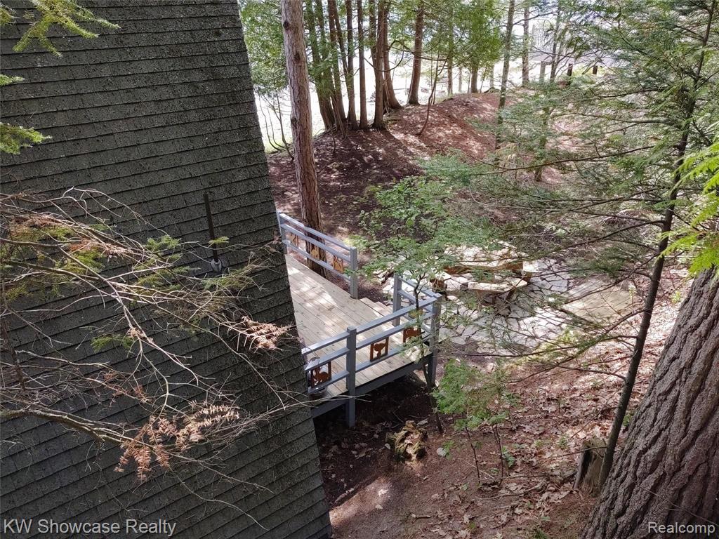5146 Lower Shore Drive Property Photo 3