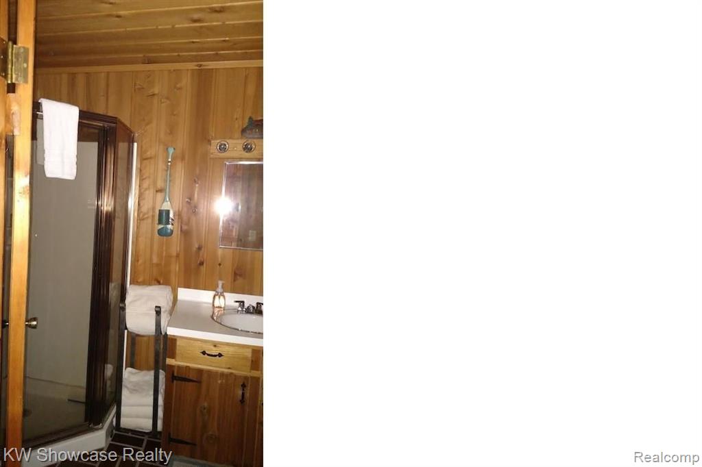 5146 Lower Shore Drive Property Photo 17