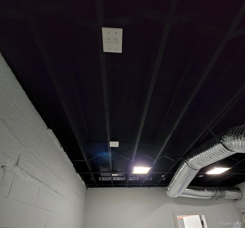 17731 Van Dyke Street Property Photo 3