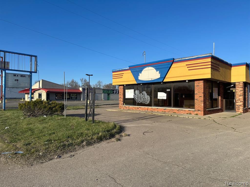 3095 S Dort Highway Property Photo 1