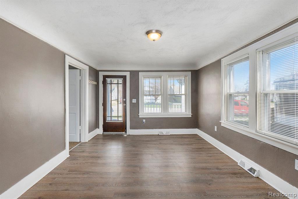 23019 Donald Avenue Property Photo 3