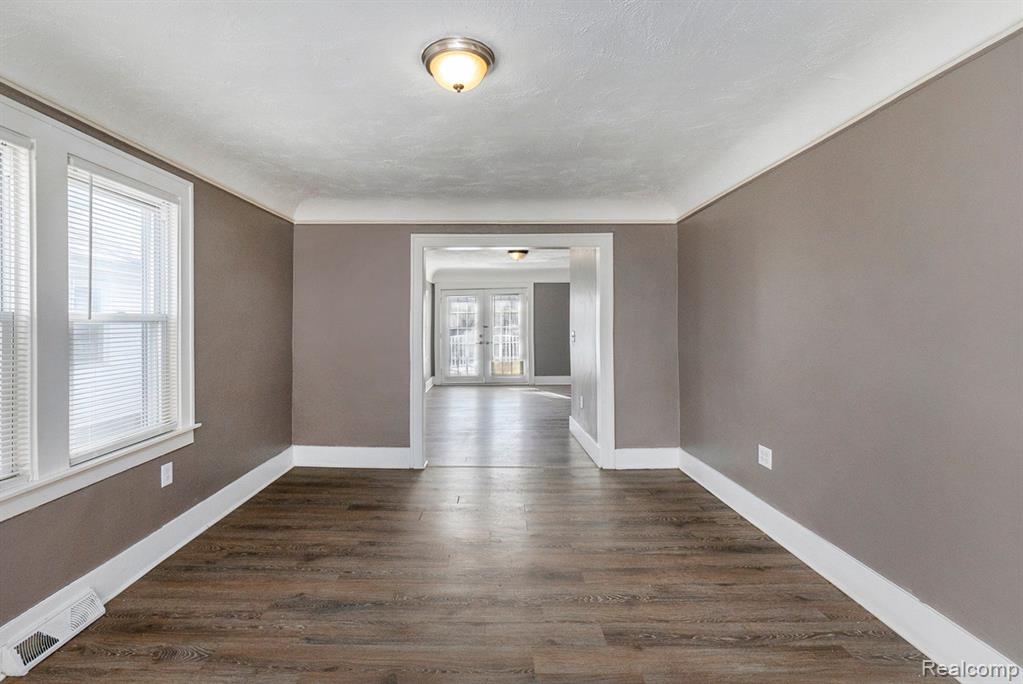 23019 Donald Avenue Property Photo 4