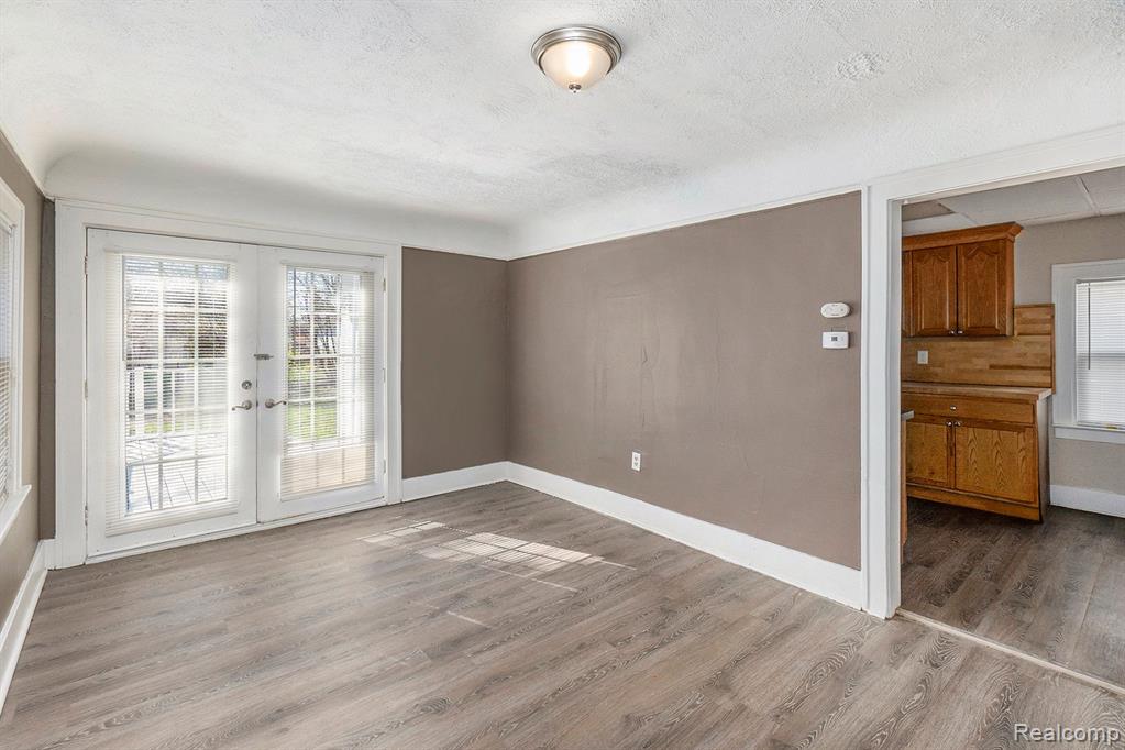 23019 Donald Avenue Property Photo 5
