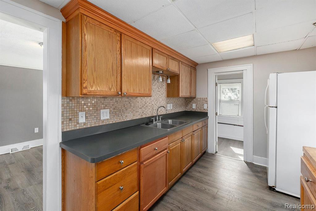 23019 Donald Avenue Property Photo 6