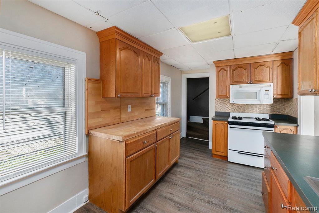 23019 Donald Avenue Property Photo 7