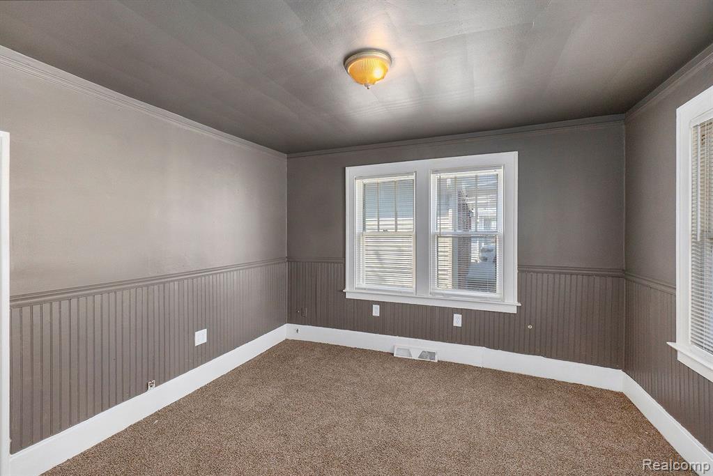 23019 Donald Avenue Property Photo 9
