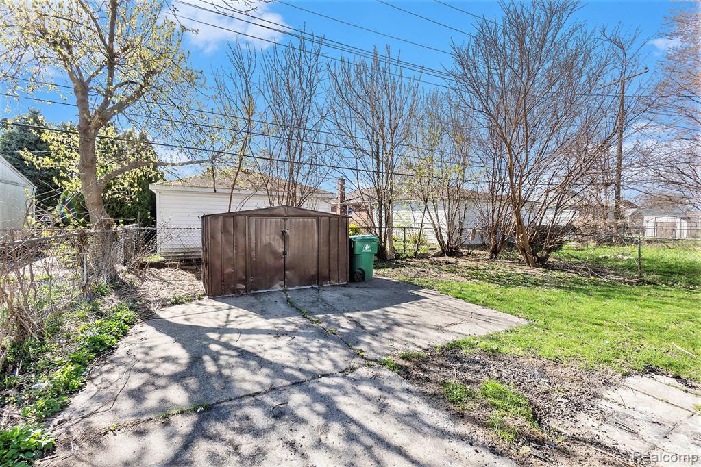 23019 Donald Avenue Property Photo 15