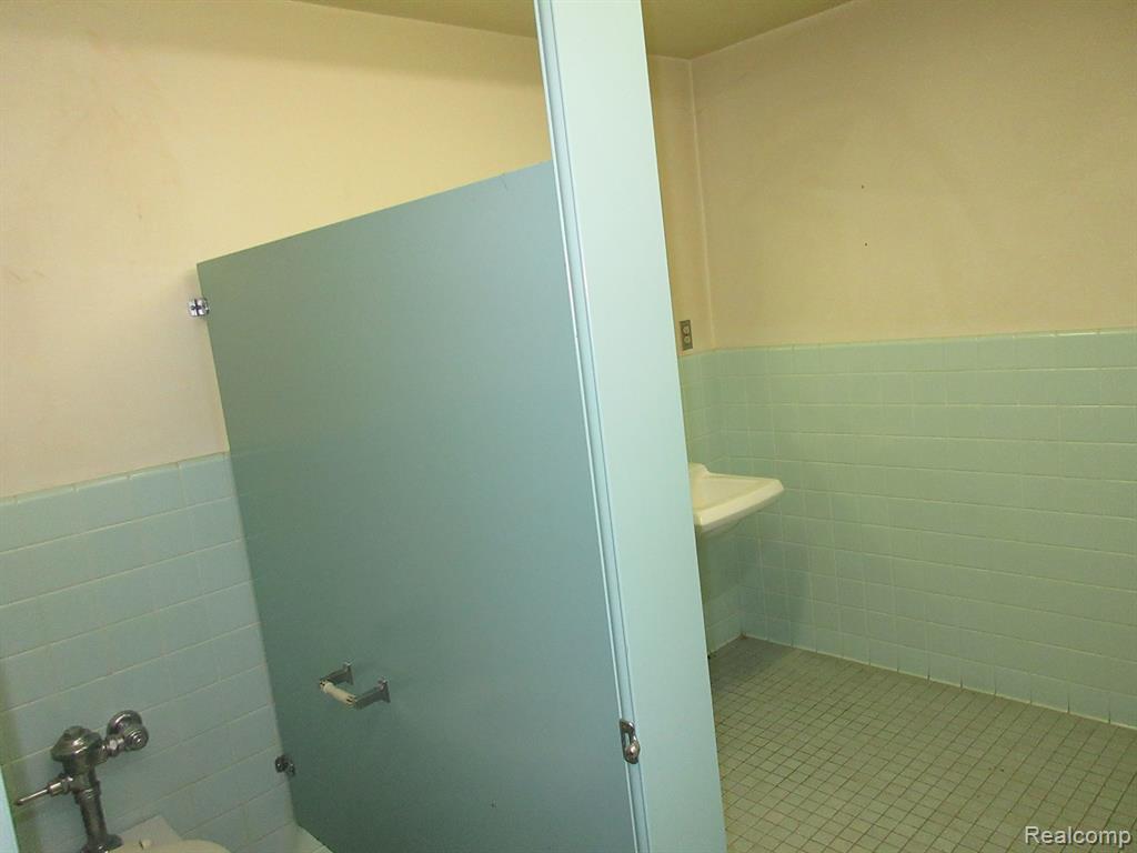 11511 Kelly Road Property Photo 9