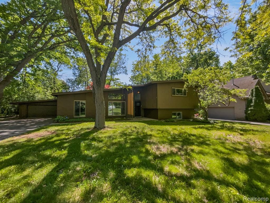 2645 Hickory Property Photo 1