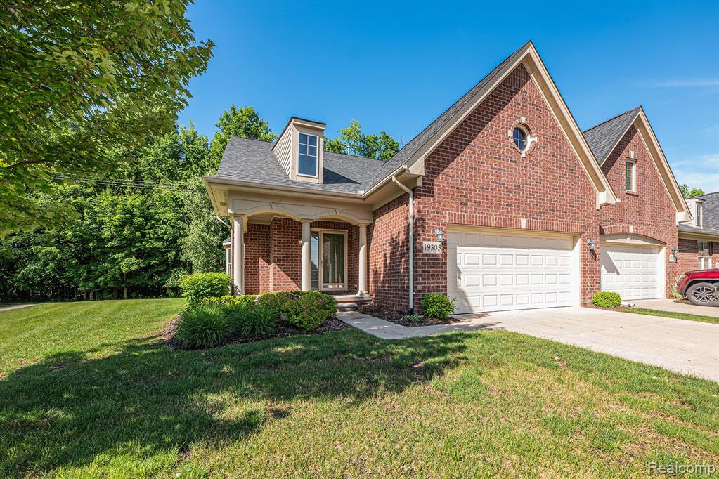 19305 Linwood Drive Property Photo 1