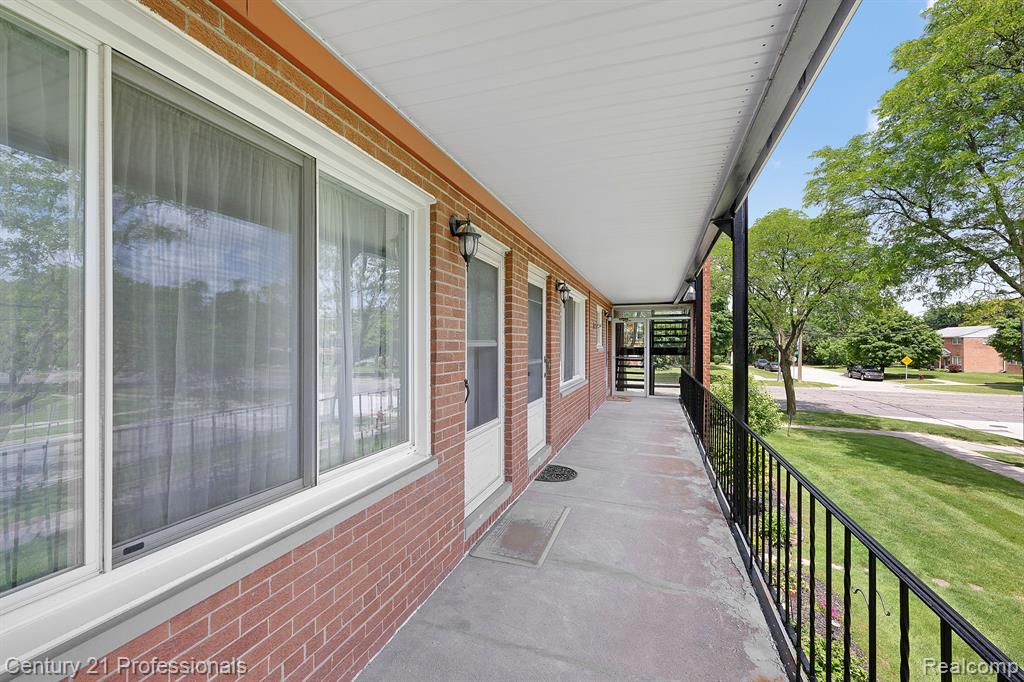 2820 Woodslee Drive Property Photo 1