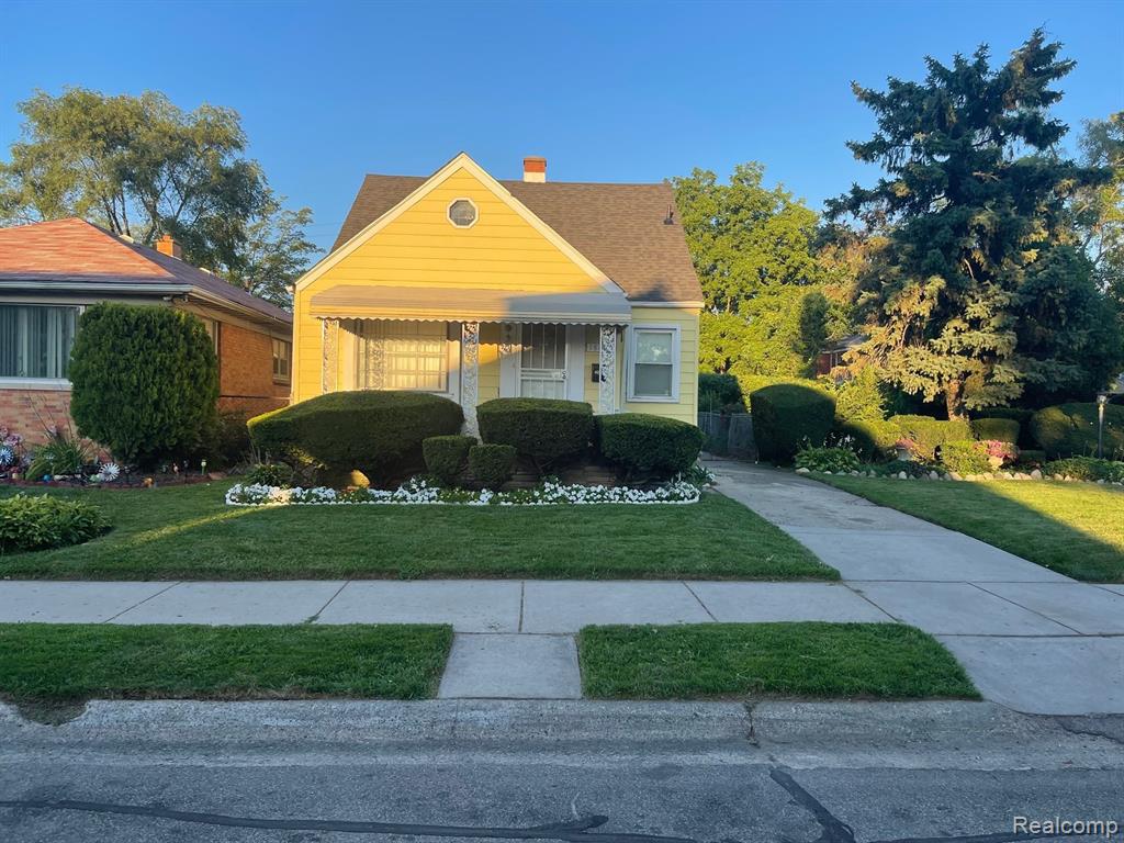 18660 Charest Street Property Photo 4