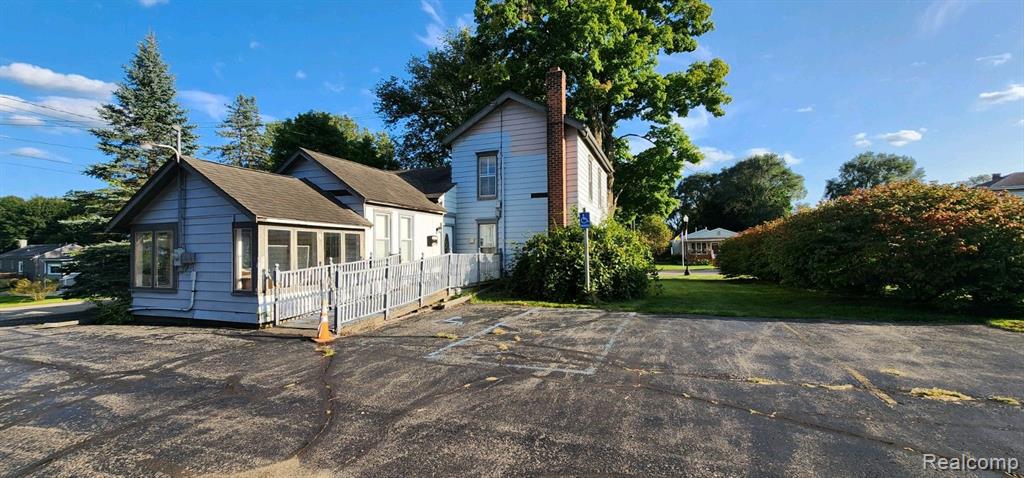 545 E Main Street Property Photo 2