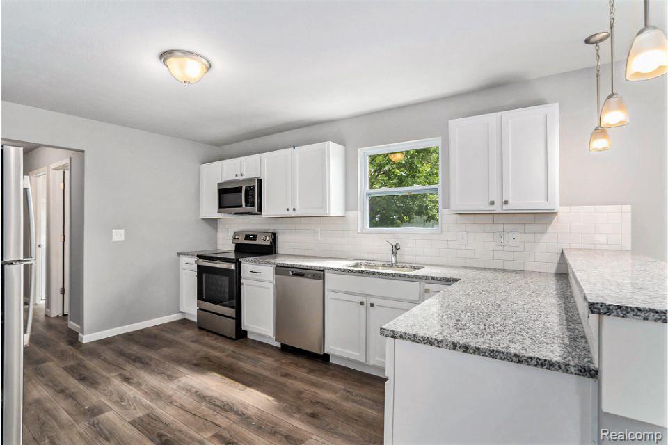 8390 Majestic Boulevard Property Photo 8