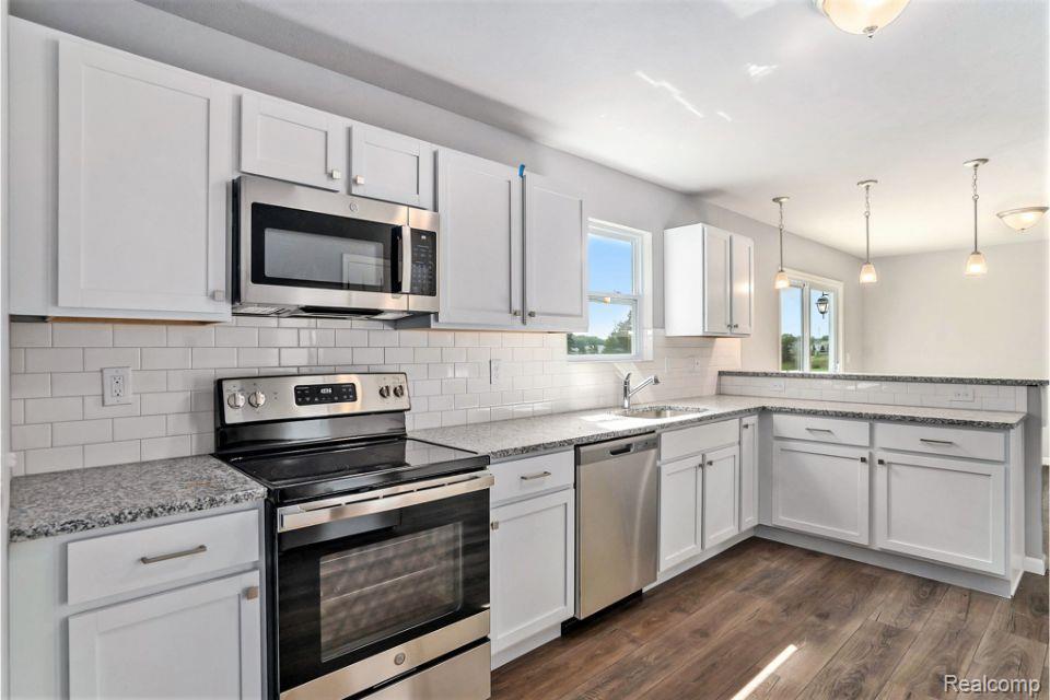 8390 Majestic Boulevard Property Photo 9