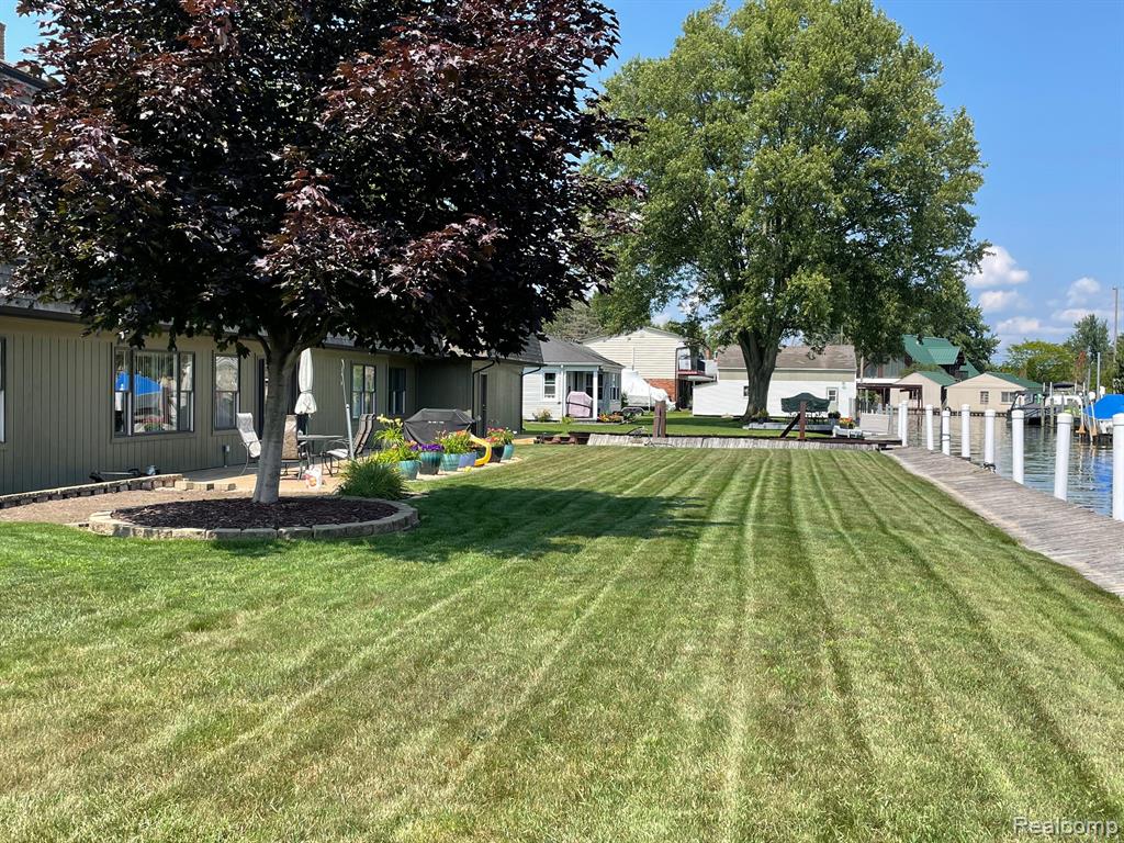 46070 Edgewater Drive Property Photo 9