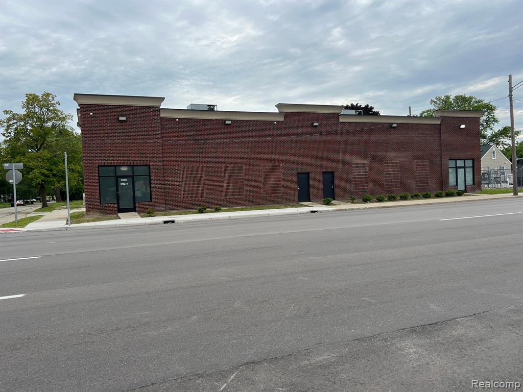 5540 E 8 Mile Road Property Photo 1