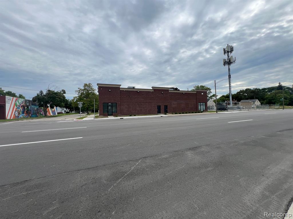 5540 E 8 Mile Road Property Photo 12
