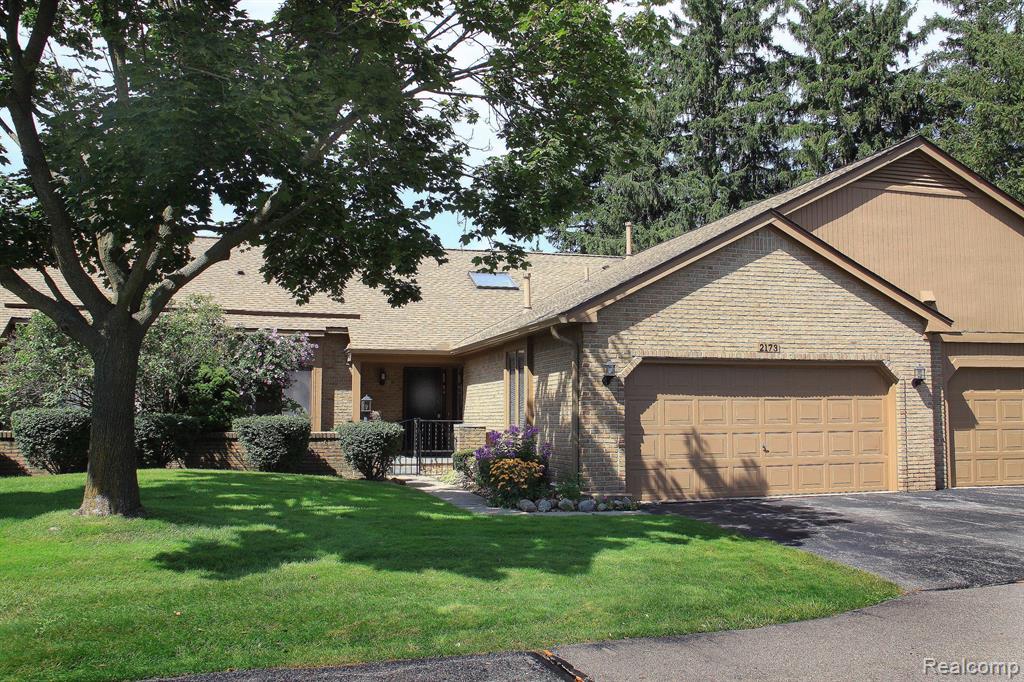 2173 London Bridge Drive Property Photo 1