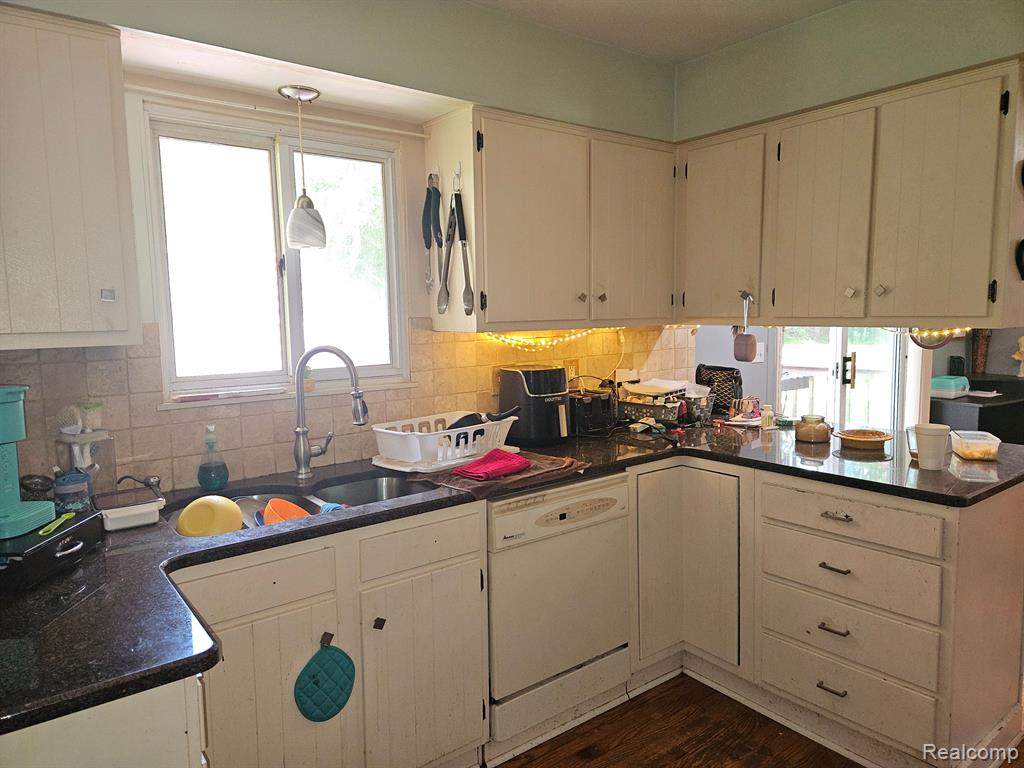 6172 W Court Street Property Photo 4