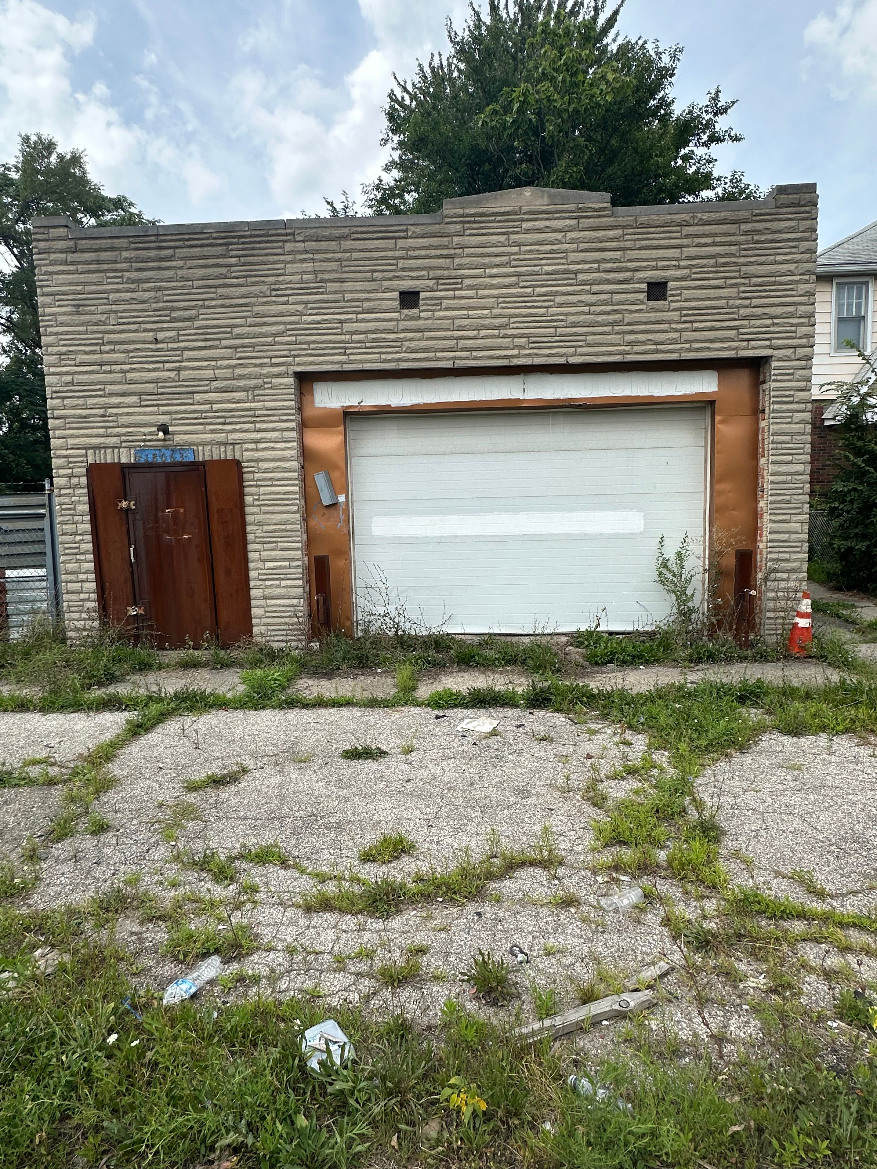 18063 Mound Road Property Photo