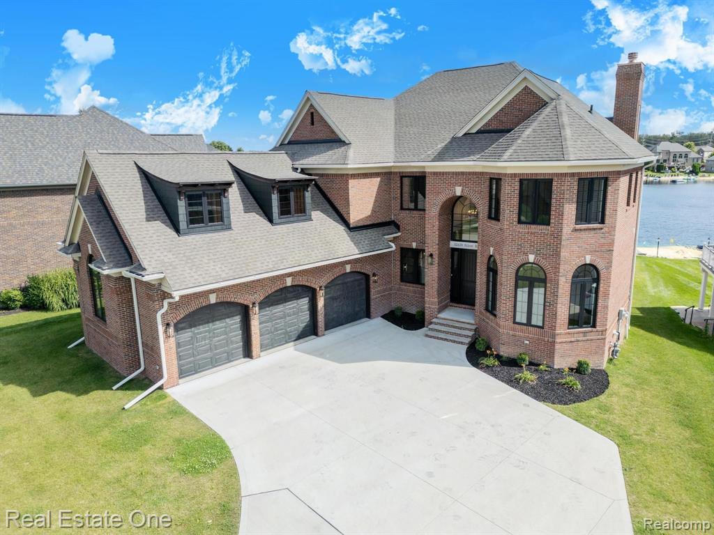 52430 Silent Ridge Drive Property Photo 3