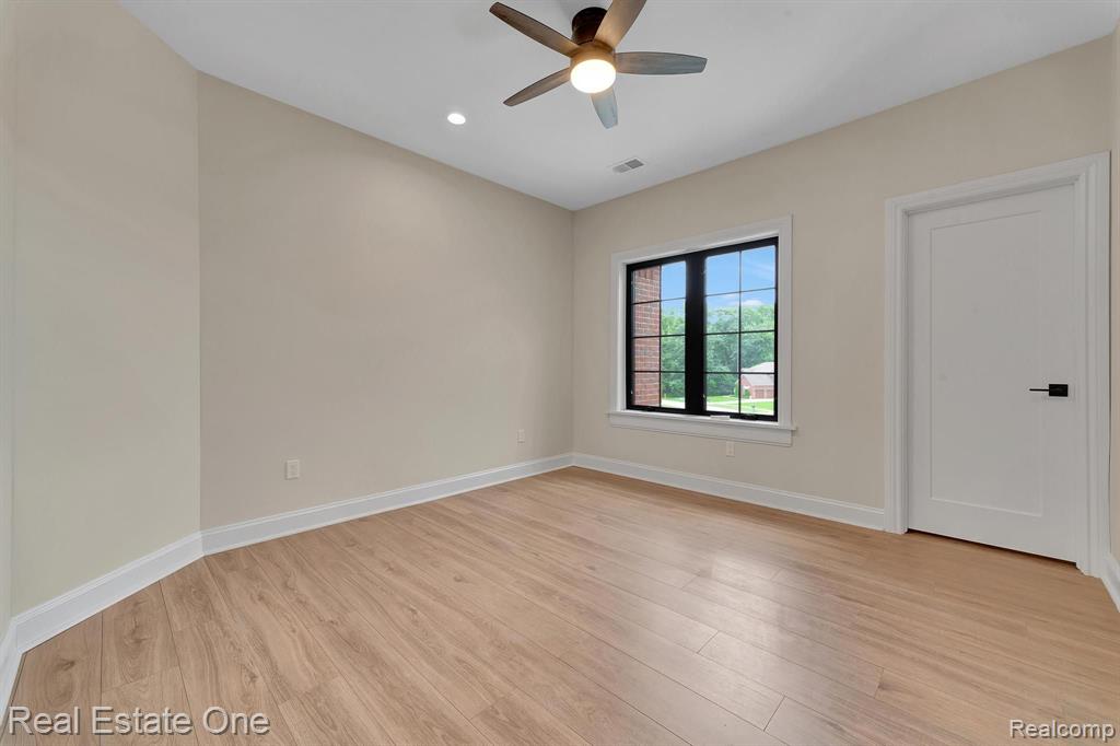 52430 Silent Ridge Drive Property Photo 16