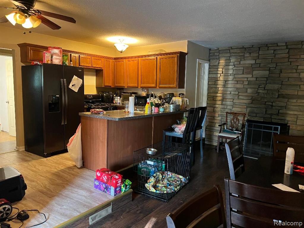9829 Gary Street Property Photo 3
