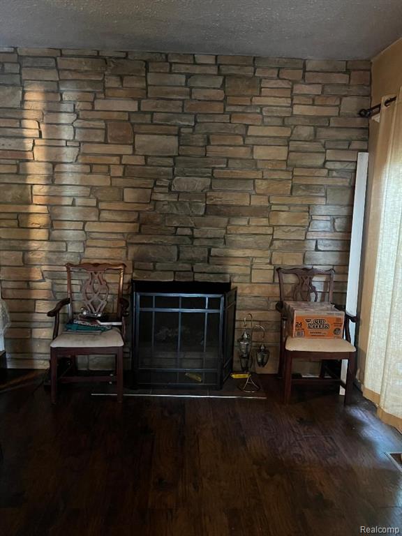 9829 Gary Street Property Photo 4
