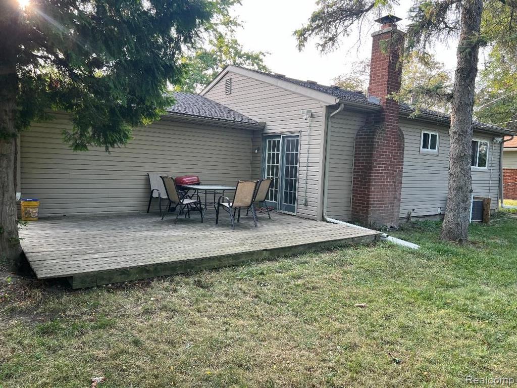 9829 Gary Street Property Photo 10
