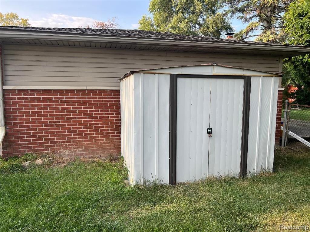 9829 Gary Street Property Photo 11