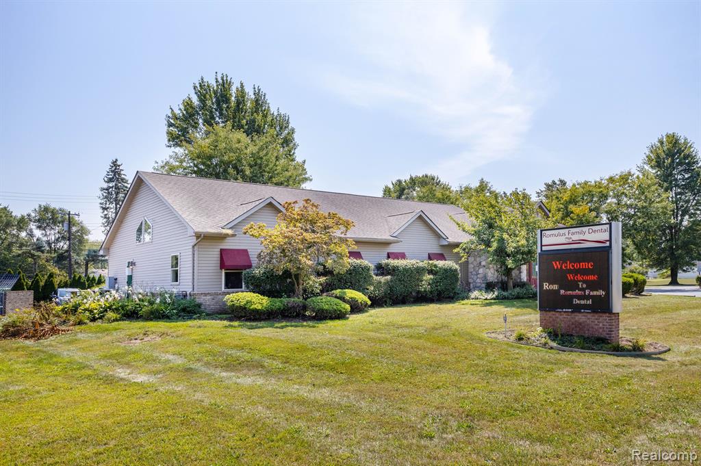 37235 Goddard Road Property Photo 3
