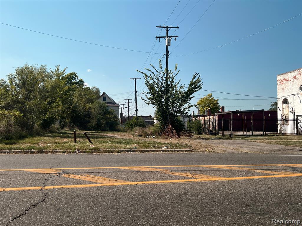 15321 Dexter Avenue Property Photo 1