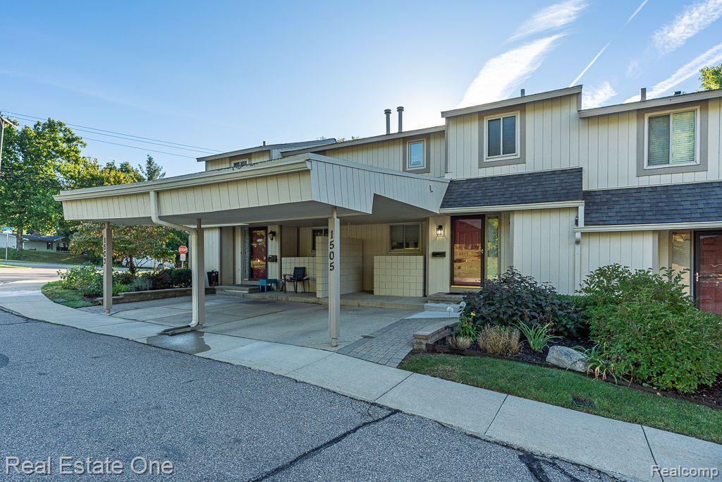 1505 Charter Oak Drive Property Photo 1
