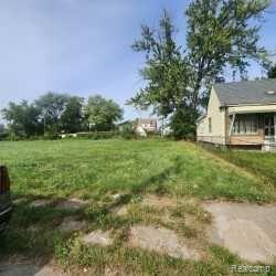 26165 W Outer Drive Property Photo 6