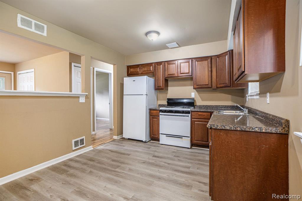15846 Hampden Street Property Photo 7