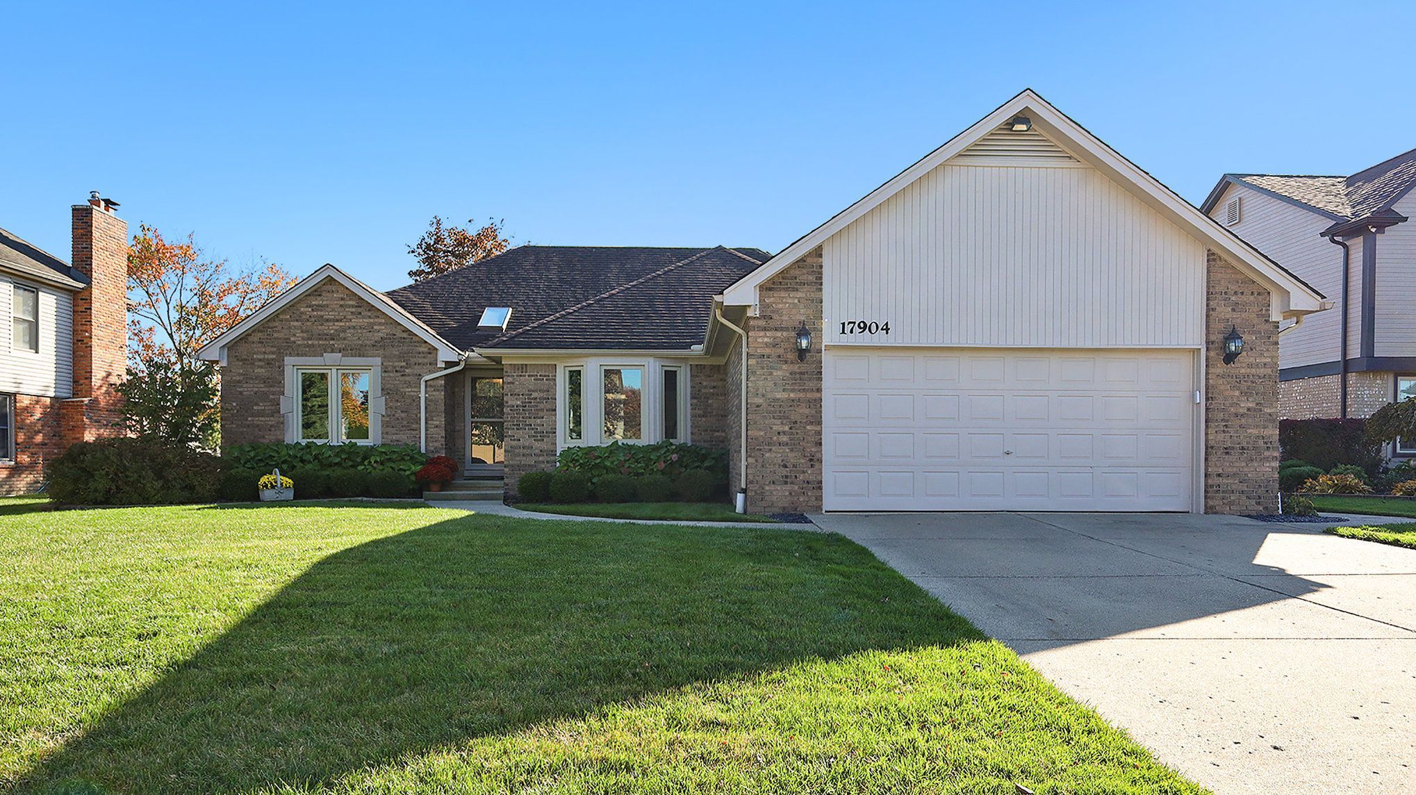 17904 THOMAS Drive Property Photo 1