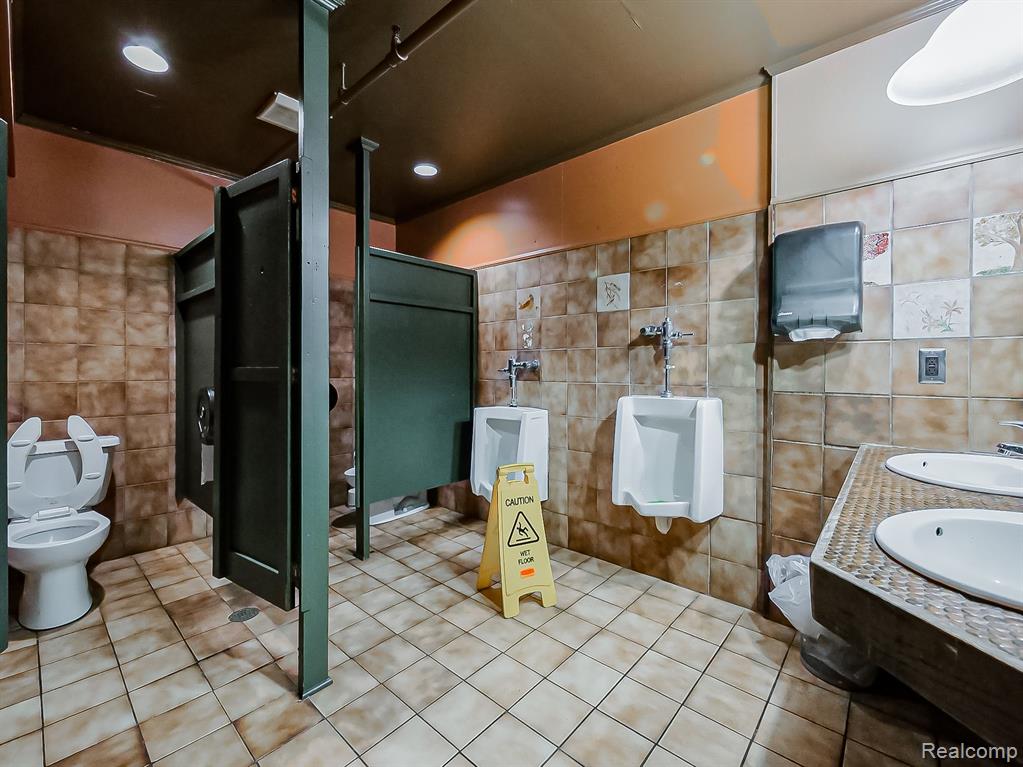 801 S Lapeer Road Property Photo 35