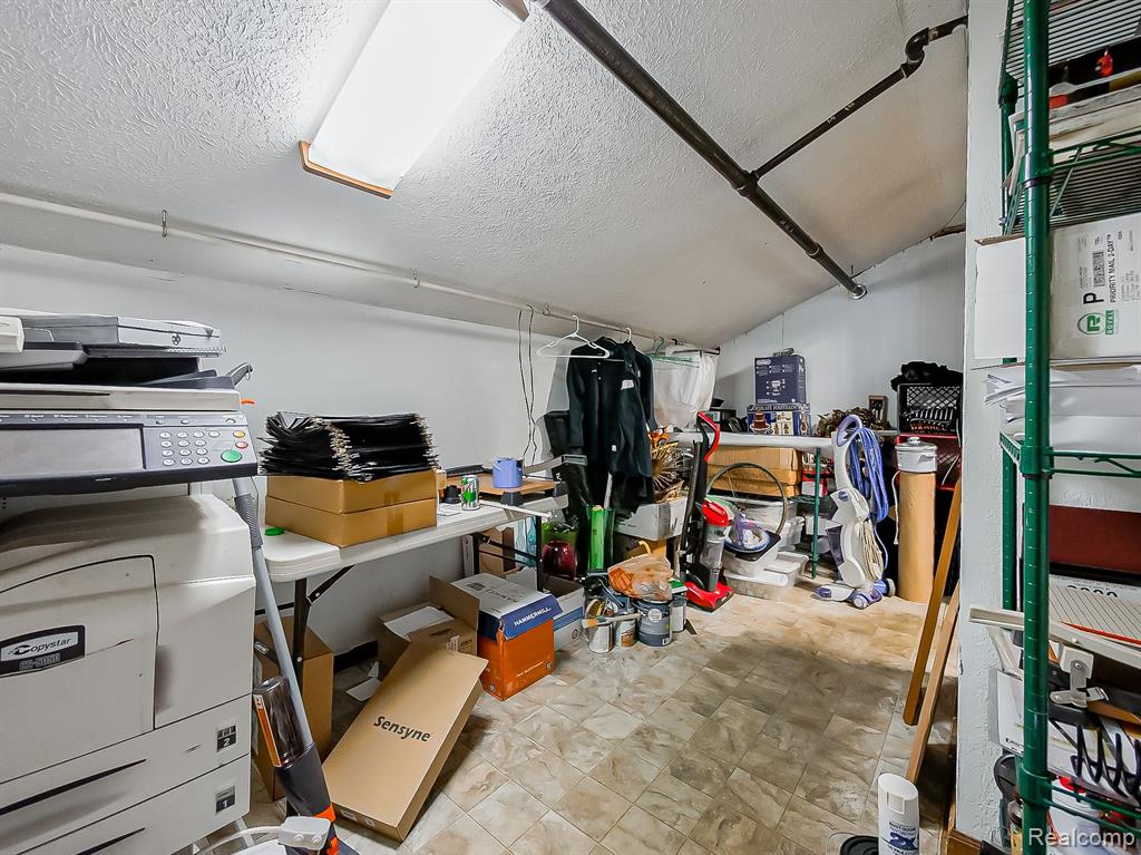 801 S Lapeer Road Property Photo 49