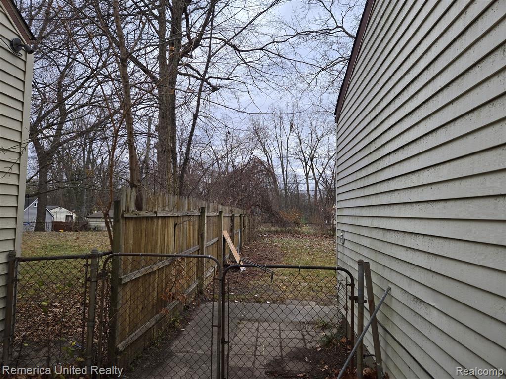 24677 Puritan Property Photo 11