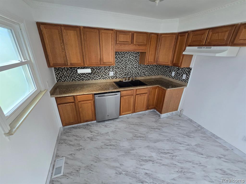 25260 Reeck Road Property Photo 2