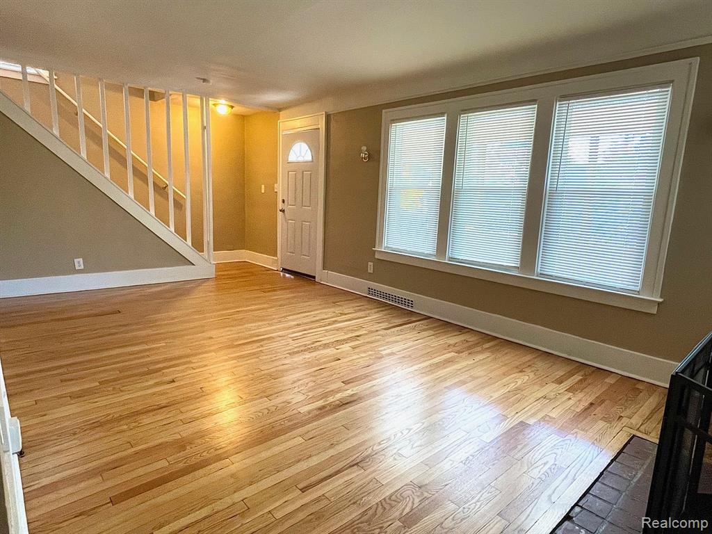 631 Spencer Street Property Photo 4