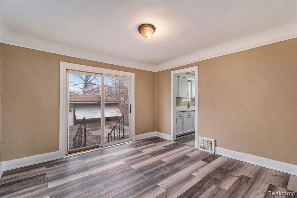 631 Spencer Street Property Photo 8
