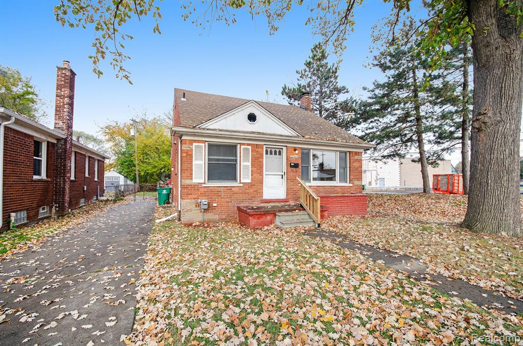 22585 Marine Avenue Property Photo 2