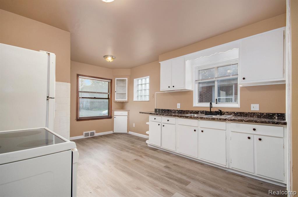 22585 Marine Avenue Property Photo 5