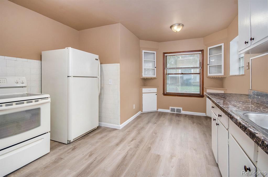 22585 Marine Avenue Property Photo 6
