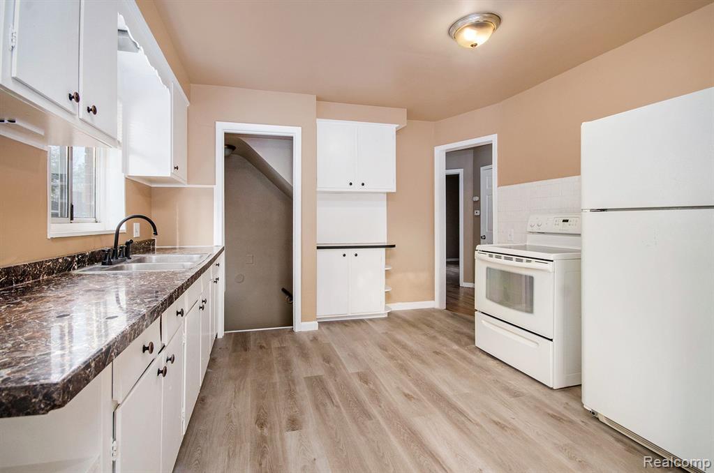 22585 Marine Avenue Property Photo 8