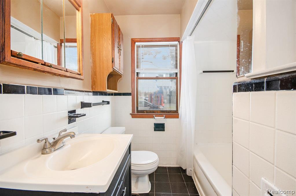 22585 Marine Avenue Property Photo 11